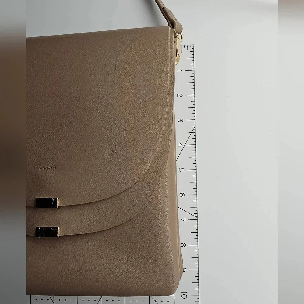 Crossbody - Picture 3 of 11